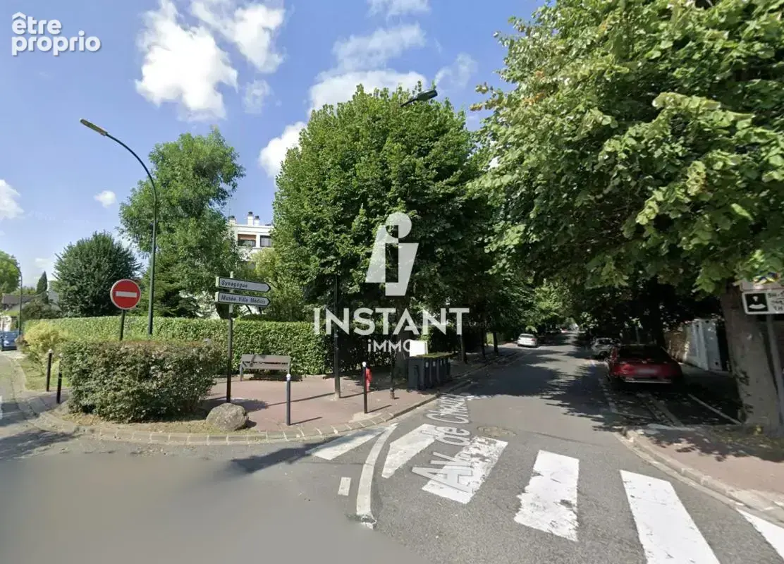 Parking à SAINT-MAUR-DES-FOSSES