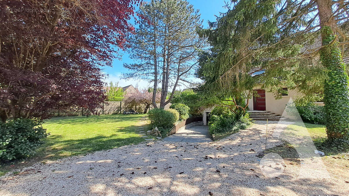 Maison à CERNAY-LA-VILLE