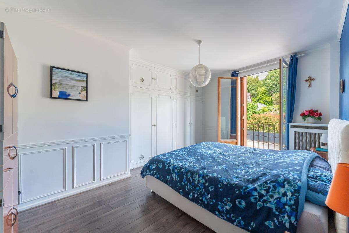 Appartement à VILLE-D'AVRAY