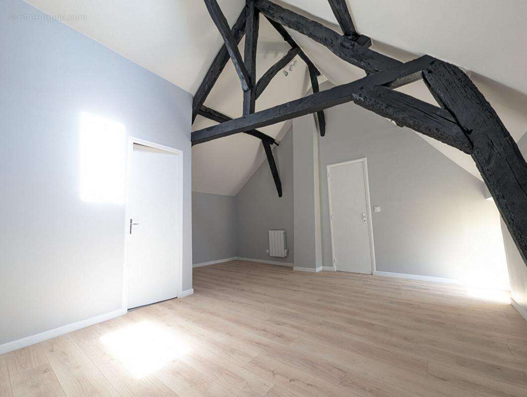 Appartement à CHANTELOUP-LES-VIGNES