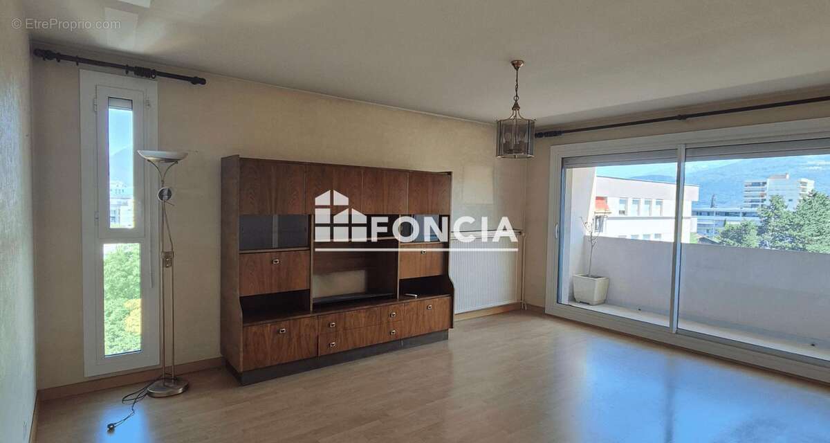 T3 69 m² dernier étage avec ascenseur, vue montagnes, balcon et garage – Échirolles - photo 4