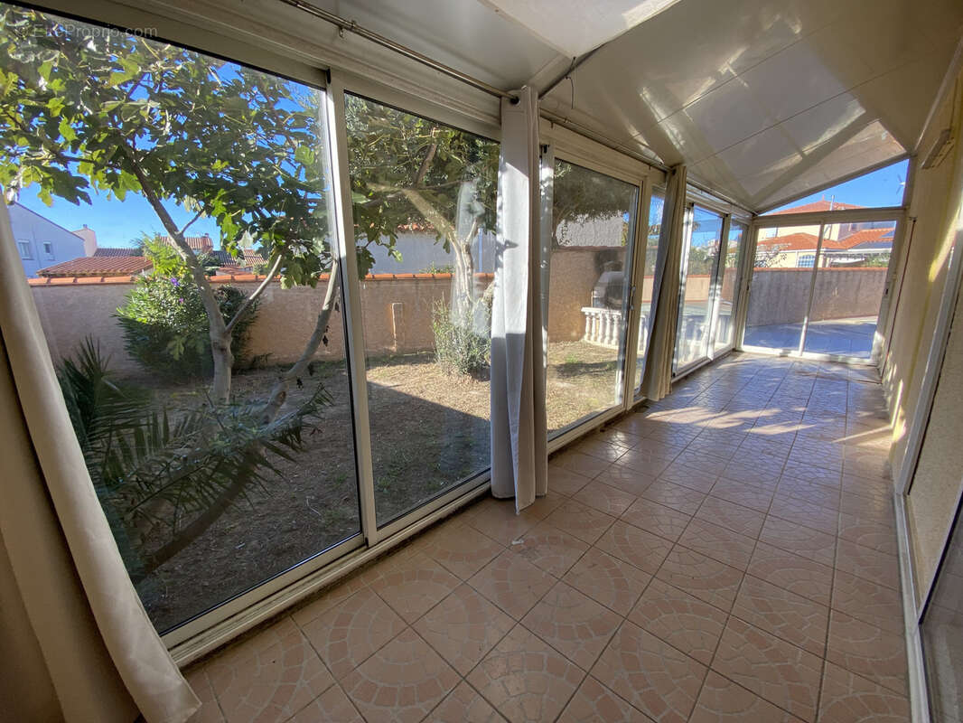 Maison à SAINT-LAURENT-DE-LA-SALANQUE