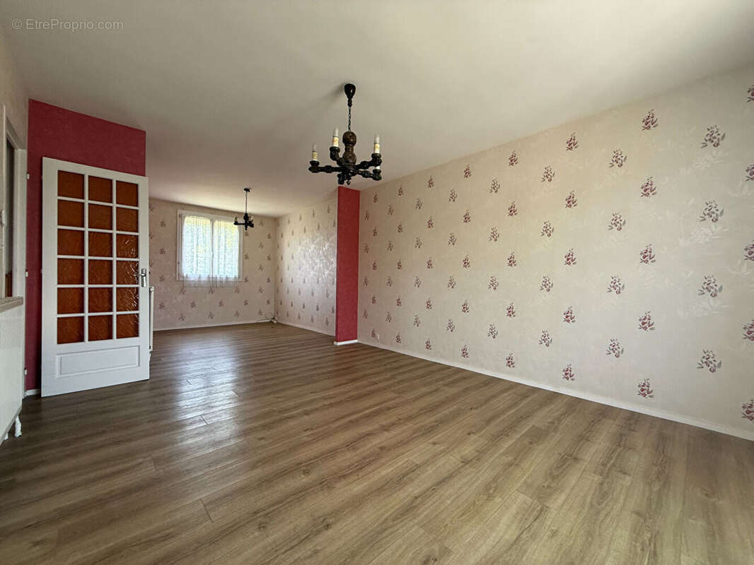 Maison familiale avec un espace idéal pour concilier vie privée et activité professionnelle - photo 6