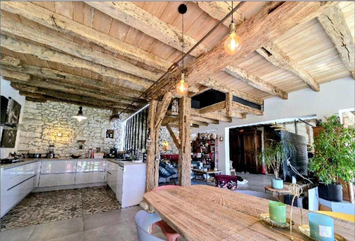 Maison 197 m² à Lamonzie-Saint-Martin  - photo 6