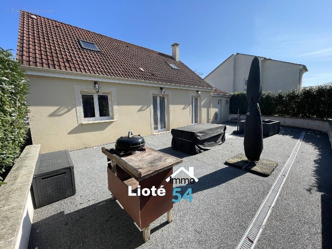 Maison à CREVECHAMPS