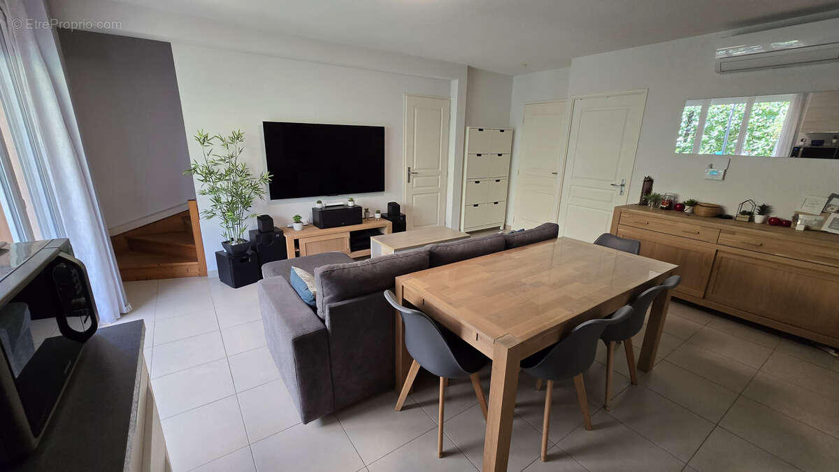 Appartement à LE MUY