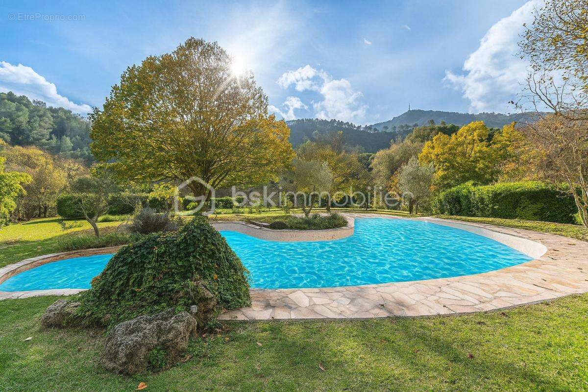 Maison à MEOUNES-LES-MONTRIEUX