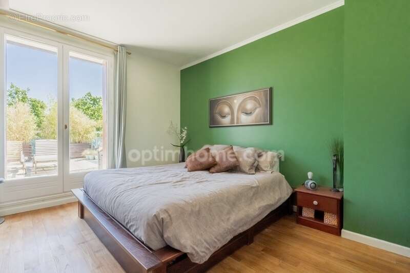 Appartement à LES PAVILLONS-SOUS-BOIS