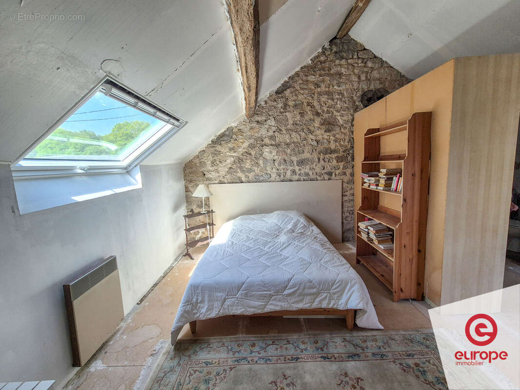 Maison à SAINT-MARTIN-DU-PUY