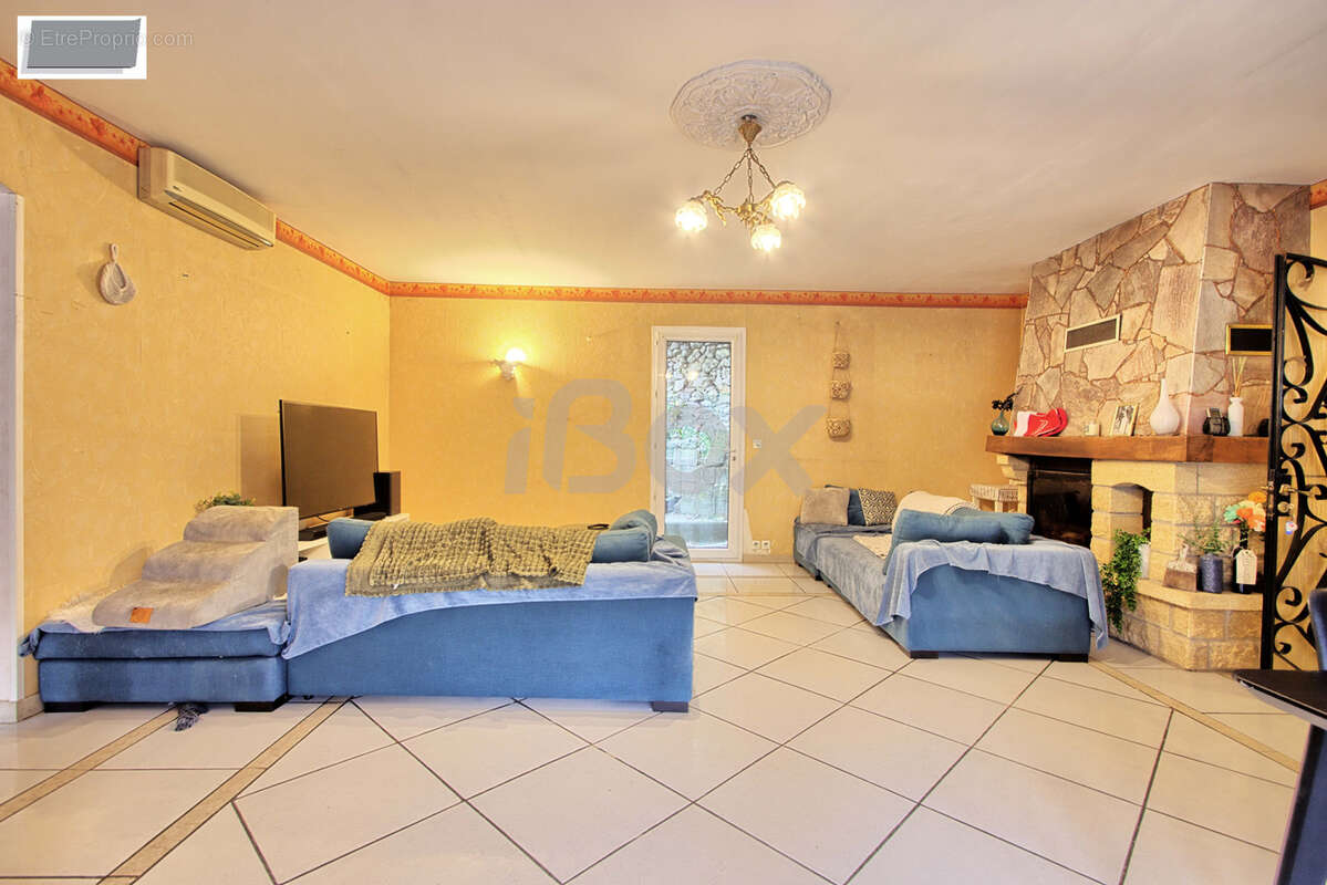 Maison à SOLLIES-TOUCAS