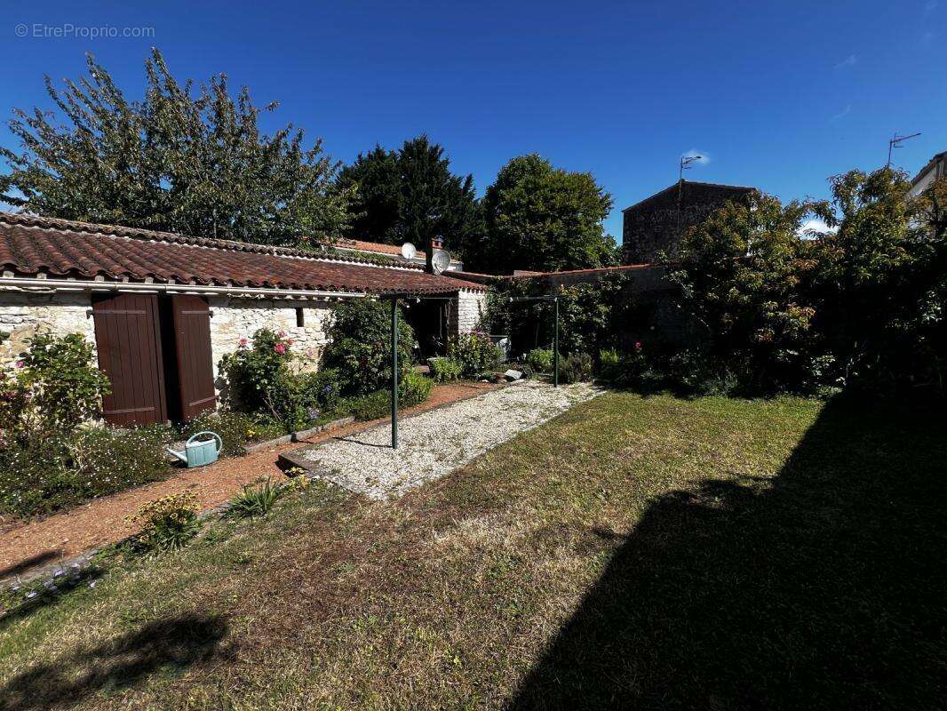 Maison de caractère en pierre avec appartement indépendant - Village à 3,5 km du bord de mer - photo 4