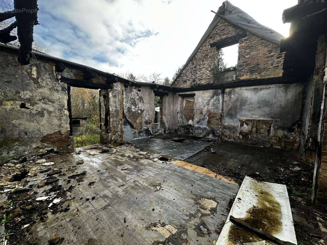 Maison à MAGNAC-BOURG