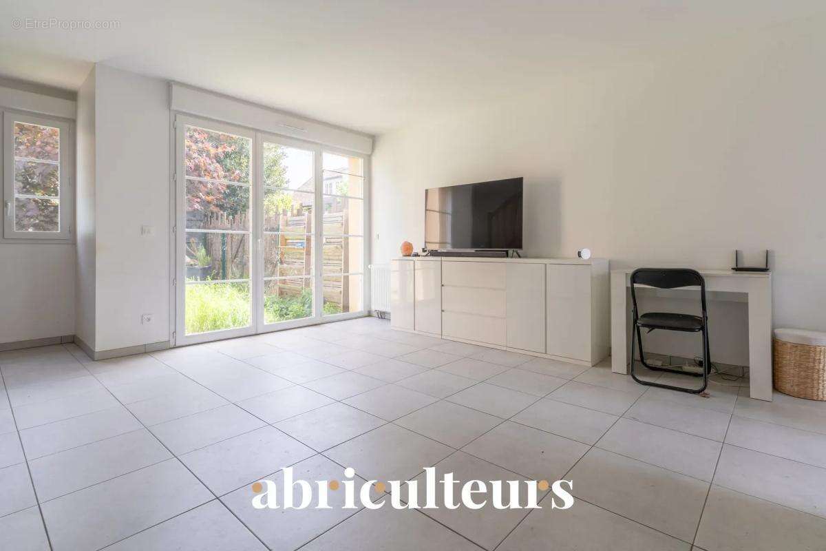 Maison à LES CLAYES-SOUS-BOIS