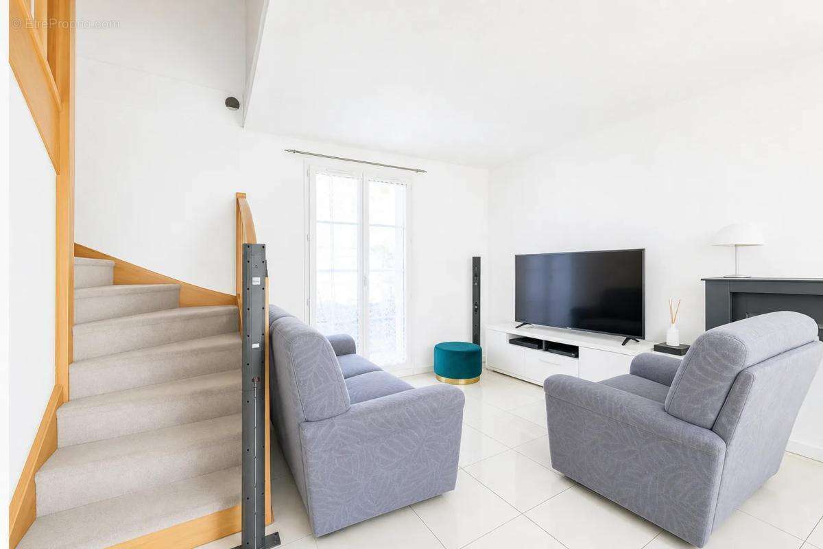 Maison de caractère 5 pièces à Rouvres - photo 3