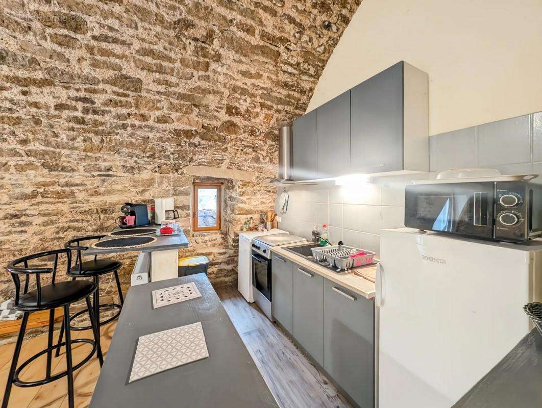 Maison à SAINT-BEAUZELY