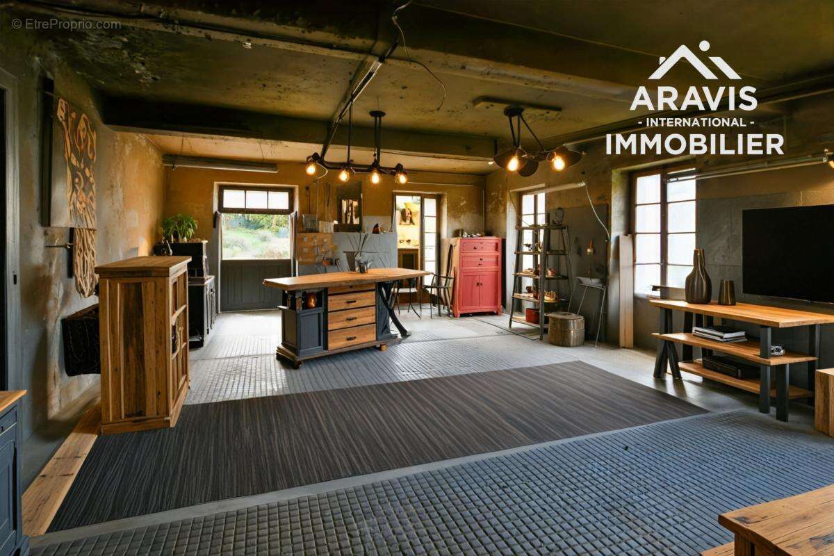 Maison à LA RIVIERE-ENVERSE