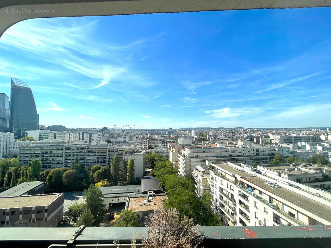 Appartement à COURBEVOIE