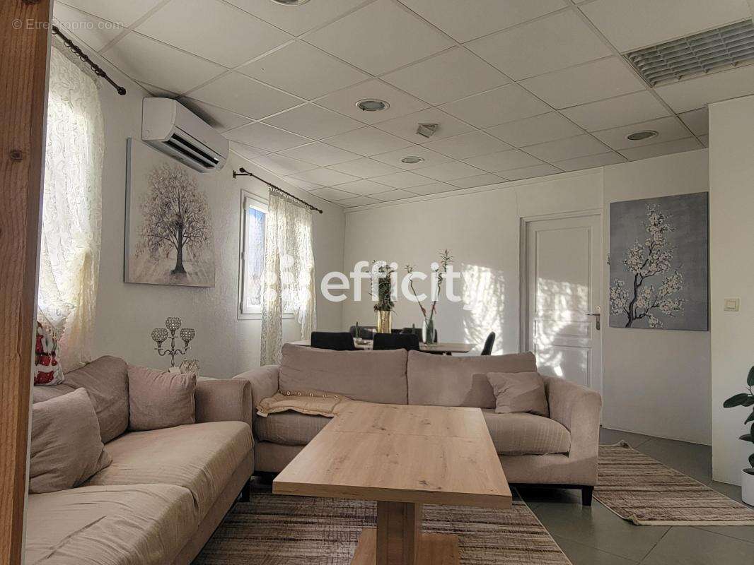 Commerce à MOURS-SAINT-EUSEBE