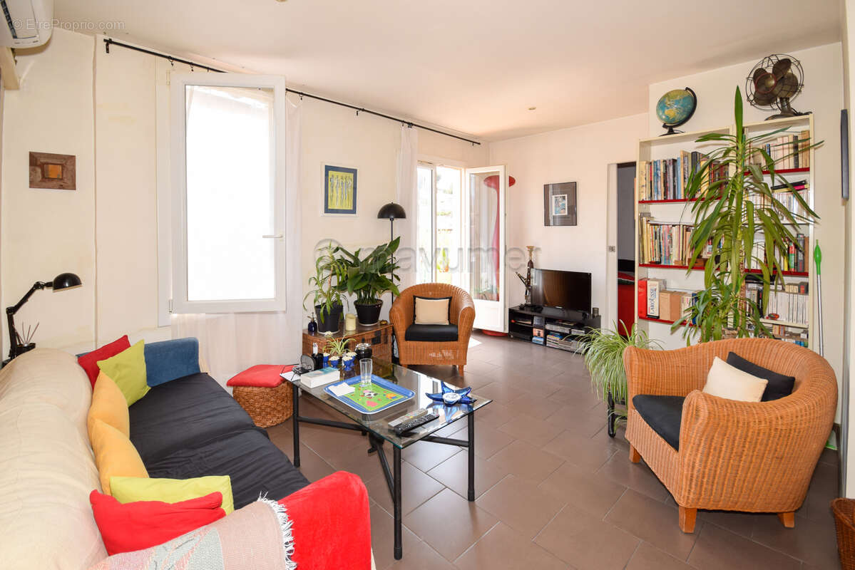 T2 avec terrasse en dernier étage République 13400 AUBAGNE n°6 - Appartement à AUBAGNE