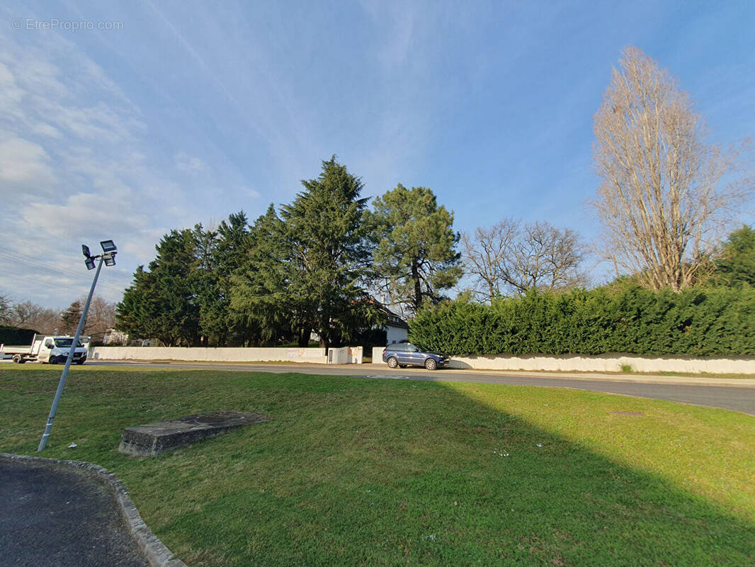 Terrain à ARTIGUES-PRES-BORDEAUX