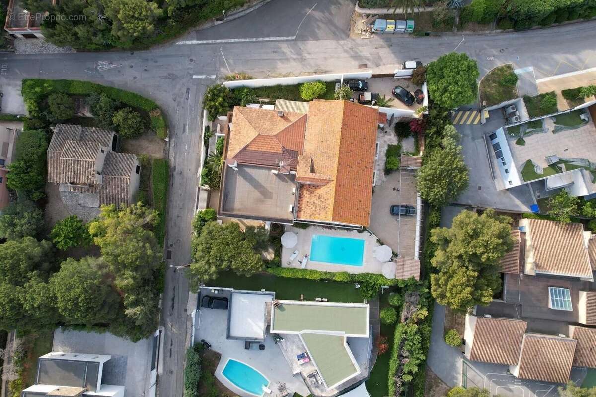 Maison à ROQUEBRUNE-SUR-ARGENS