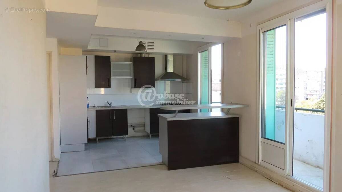 Appartement à MARSEILLE-4E