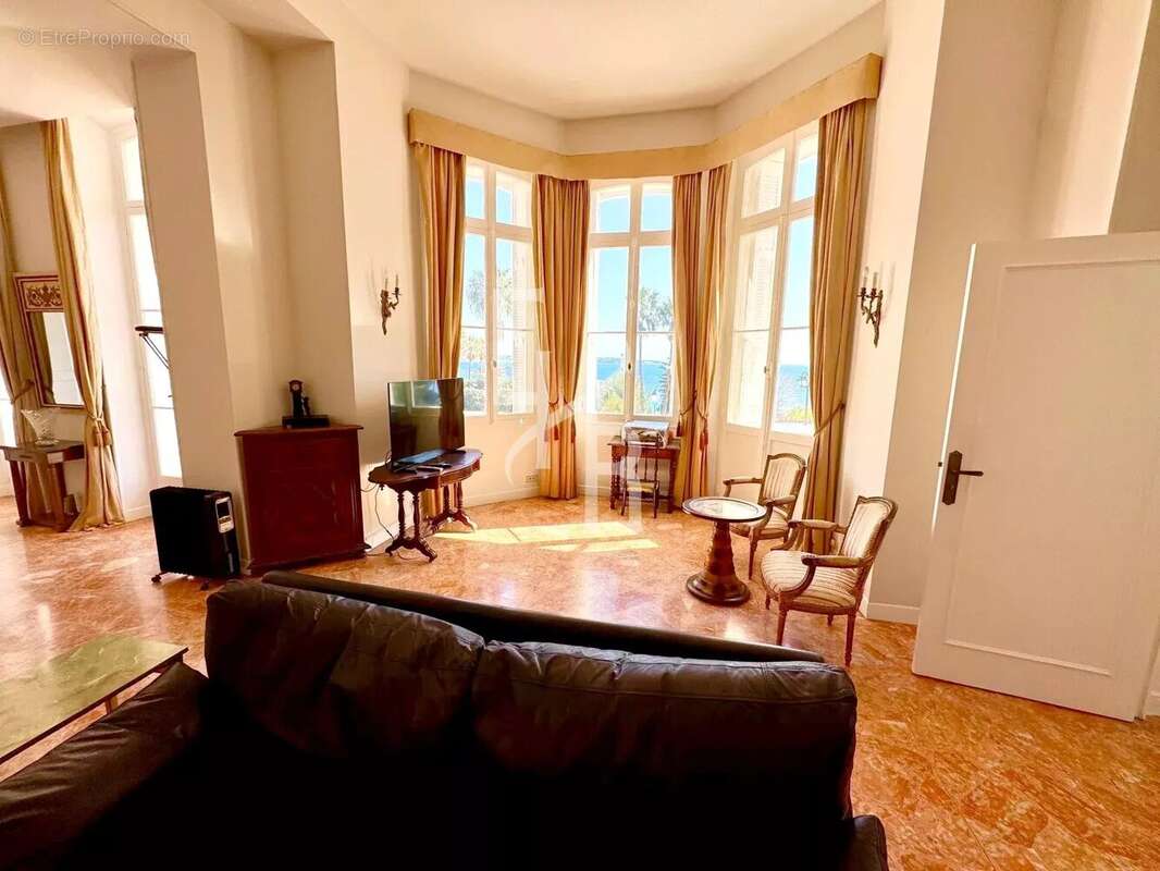 Appartement à VALLAURIS