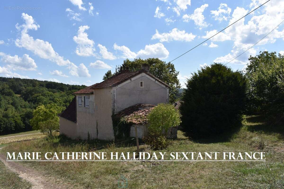 Corps de ferme a restaurer sur 9000 m2 de terrain - photo 2