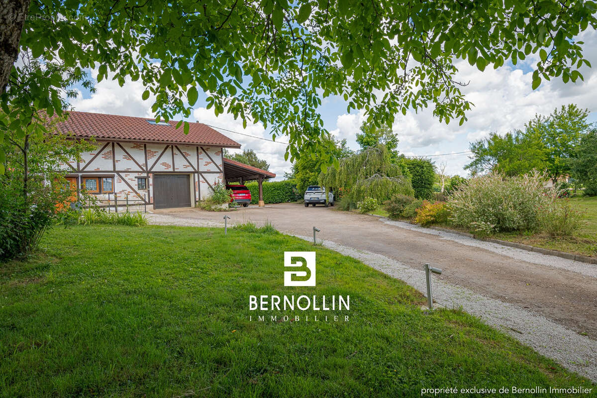 COUP DE COEUR à Curtafond - Propriété de charme de 300 m2 - 11 pièces - photo 27