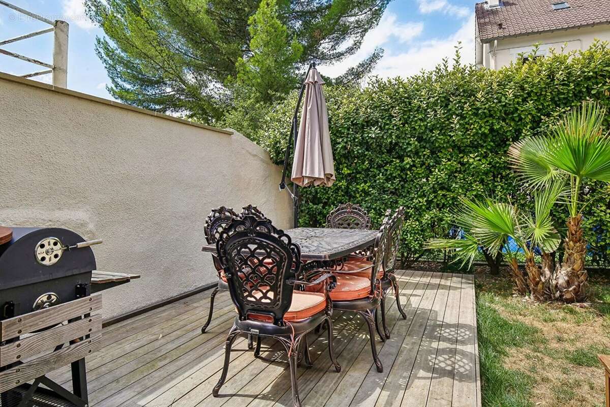 LE PECQ, maison de 215 M2 au sol sur 347 M2 de terrain - photo 18