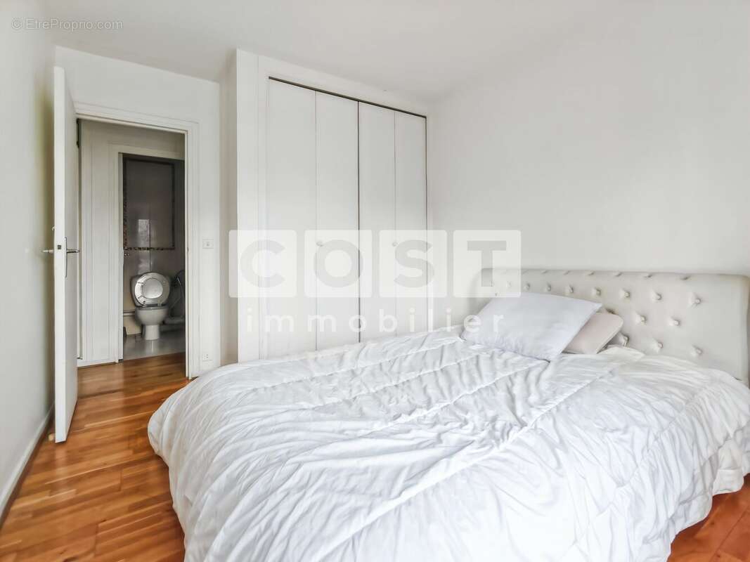 Appartement à COURBEVOIE