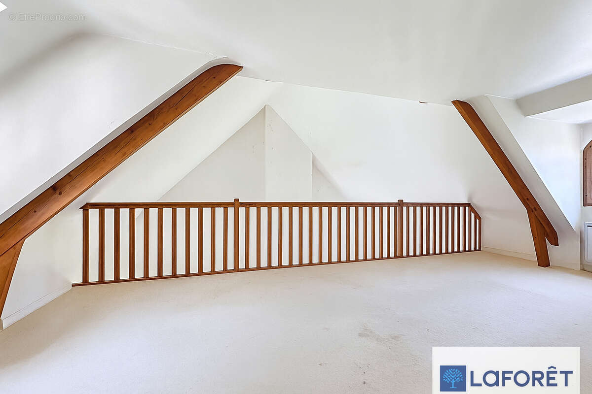 Maison à BAZOCHES-SUR-GUYONNE