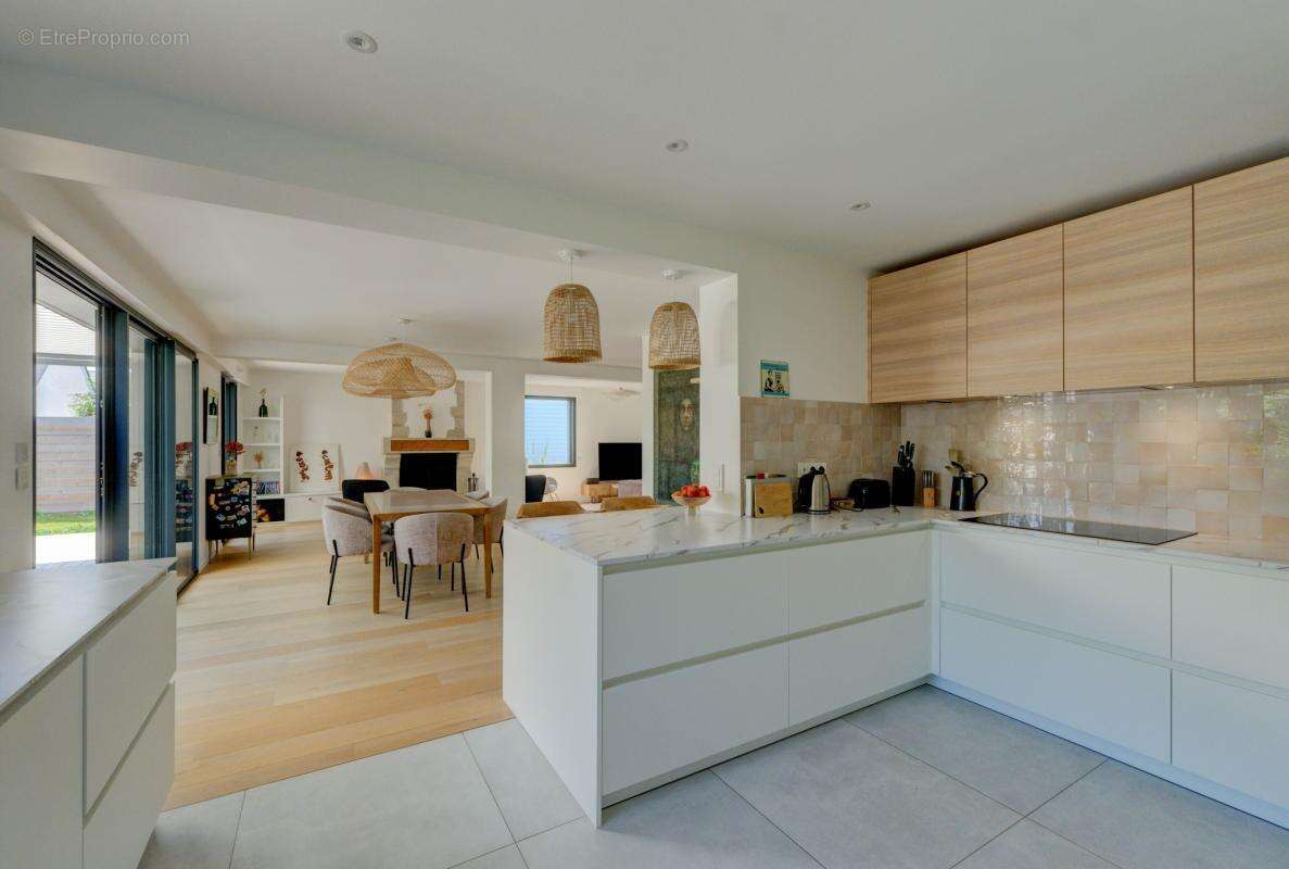 Propriete d'exception 218 m2 sur jardin de 1 500 m2 - photo 14