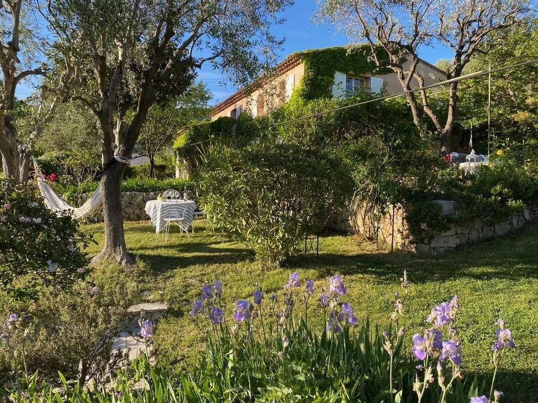 Maison à CHATEAUNEUF-GRASSE