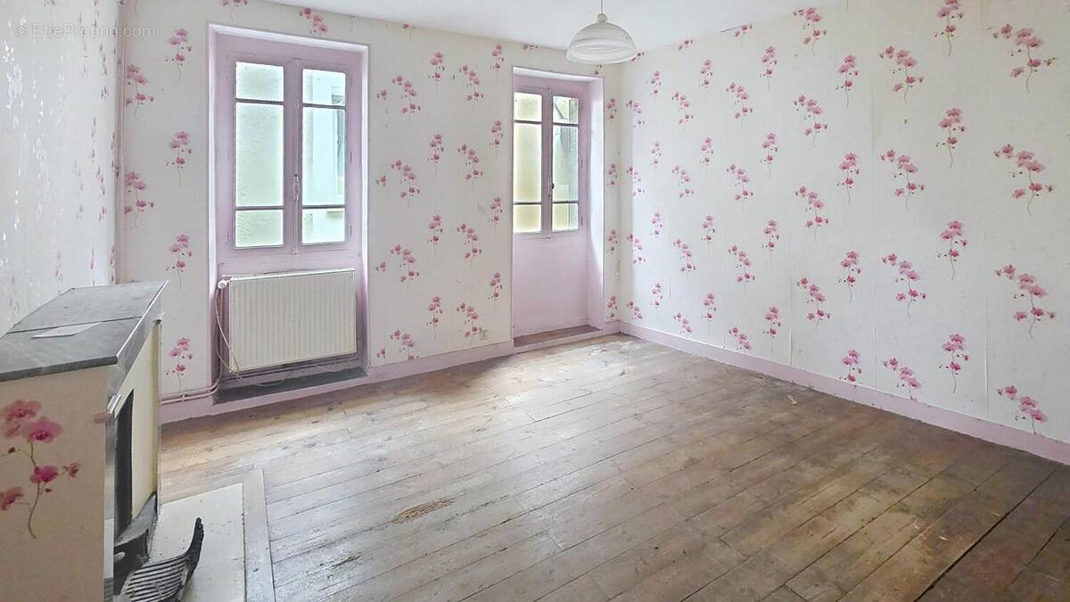 Photo 1 - Maison à YENNE