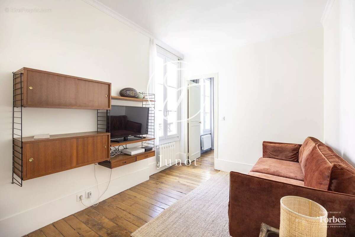 Appartement à PARIS-7E