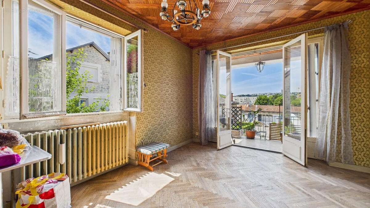 Maison à ONET-LE-CHATEAU