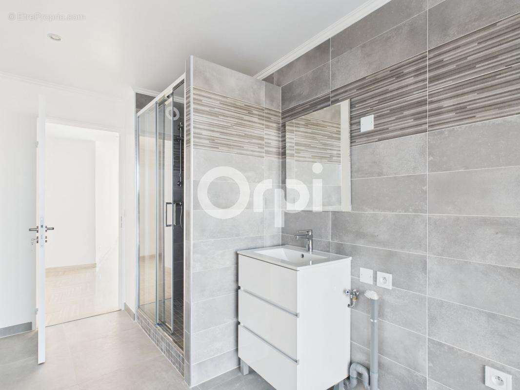 Cannes marina - renove - etage eleve - t4 traversant - orientation sud ouest nord - photo 17