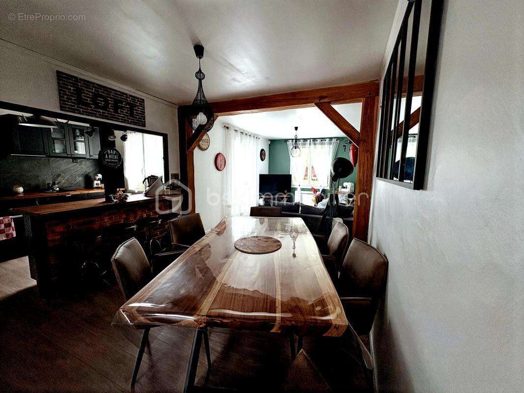 Maison à CERNY