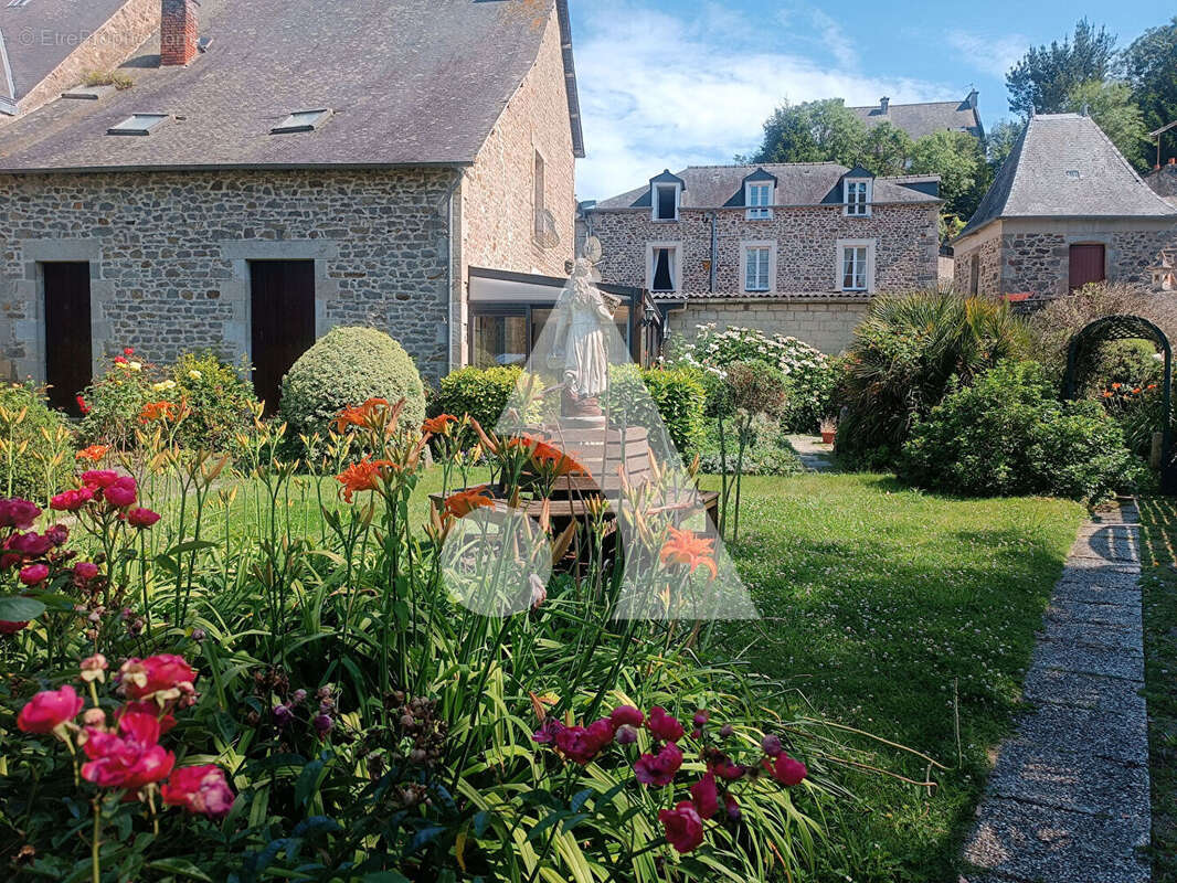 Maison à JUGON-LES-LACS