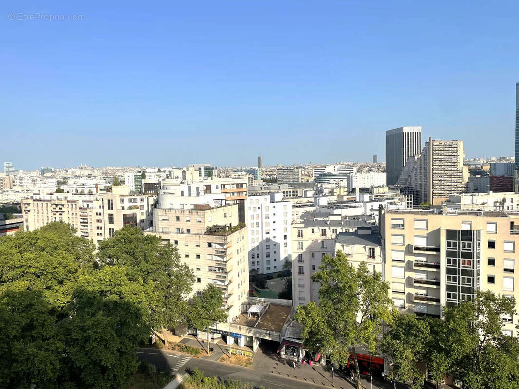 Appartement à COURBEVOIE