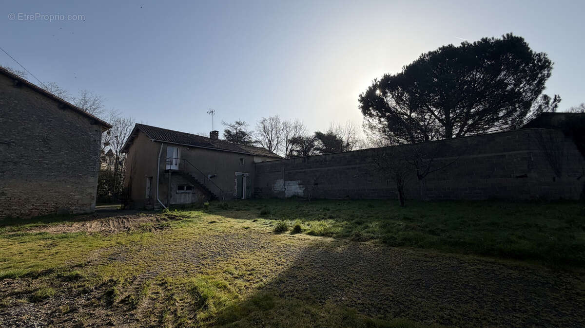 Maison à SAINT-SECONDIN