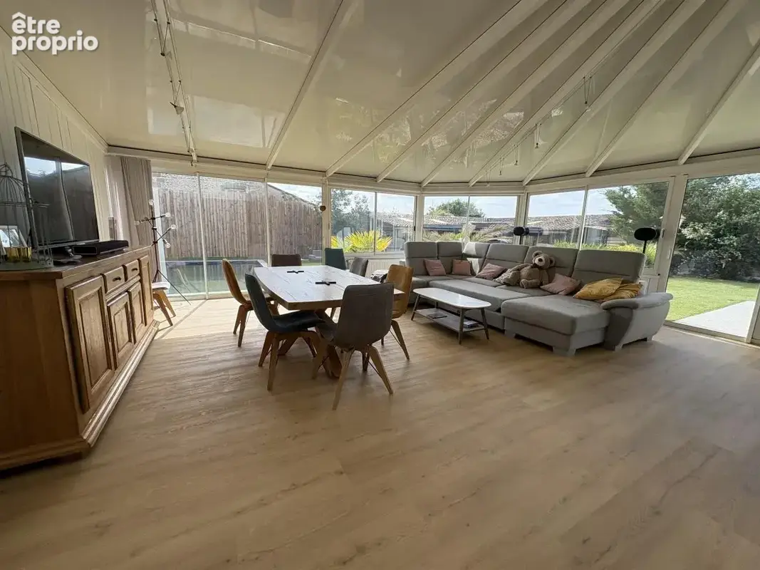 Maison 257 m² à Niort  - photo 3