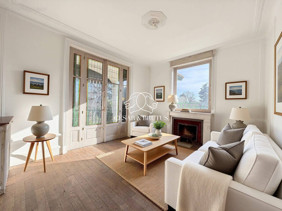 Appartement à CHARBONNIERES-LES-BAINS