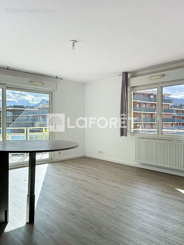 Appartement à CHALLES-LES-EAUX