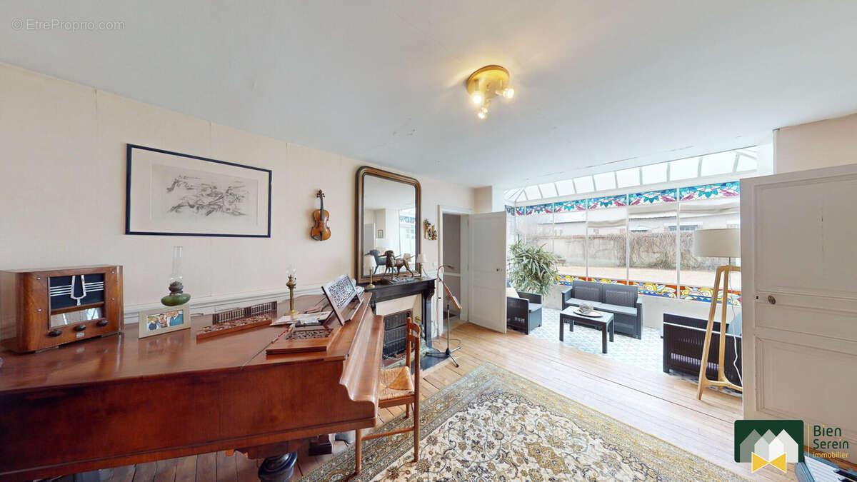 Salle de musqiue + véranda - Maison à LEVES