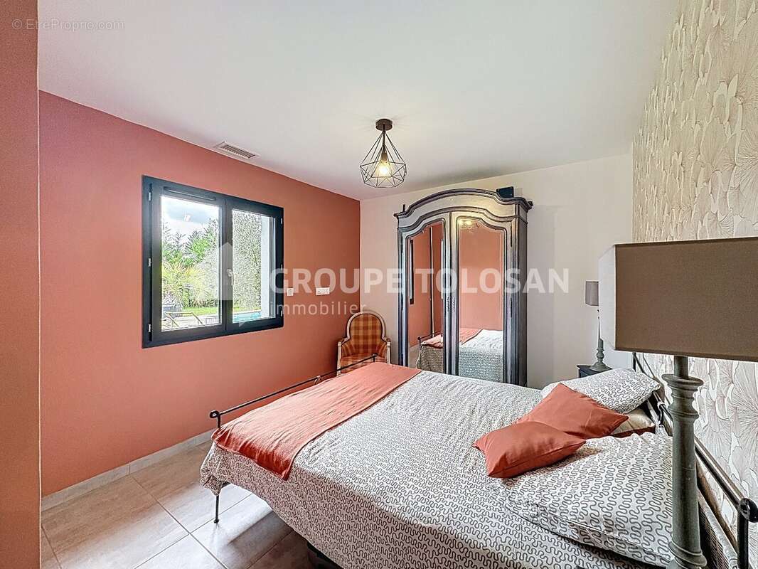 Maison à SAINT-ETIENNE-DE-TULMONT