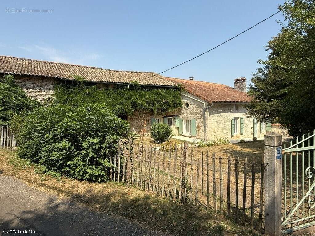 Maison à VILLEFAGNAN