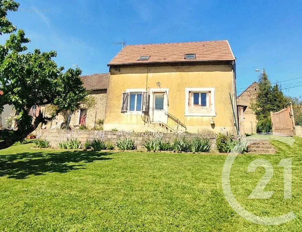 Maison à COLMERY