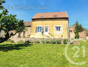 Maison à COLMERY